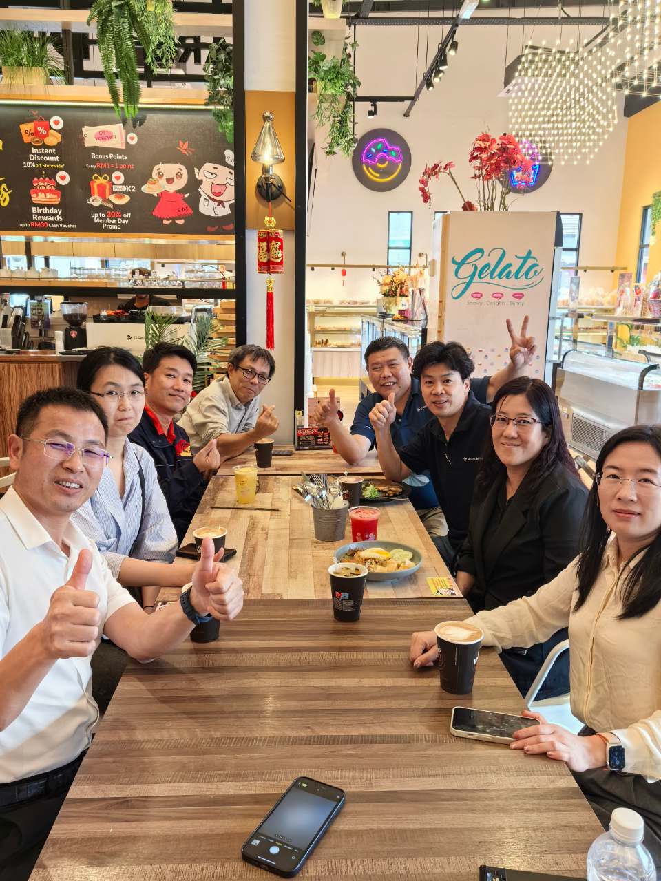 Foto dengan pelanggan penting di Malaysia
